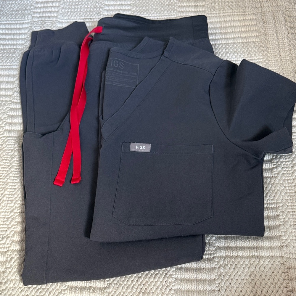 FIGS Scrub Set with Red Drawstring